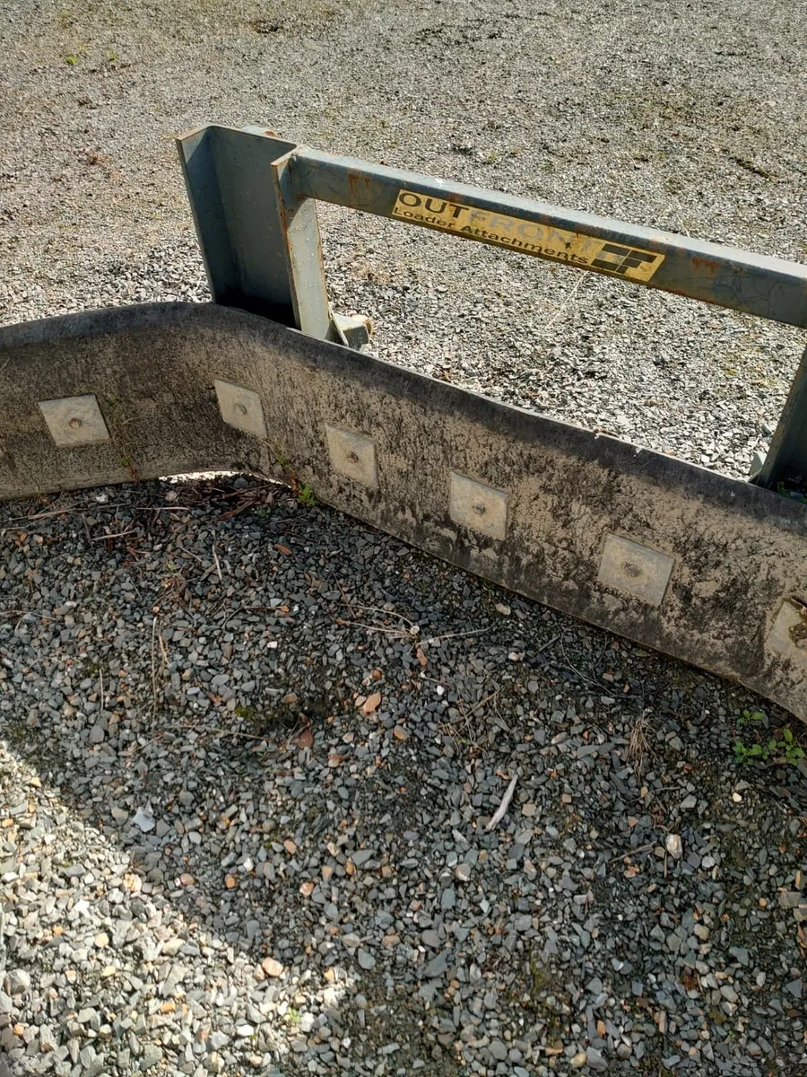 Fleming front loader scraper 8 ft - Image 3