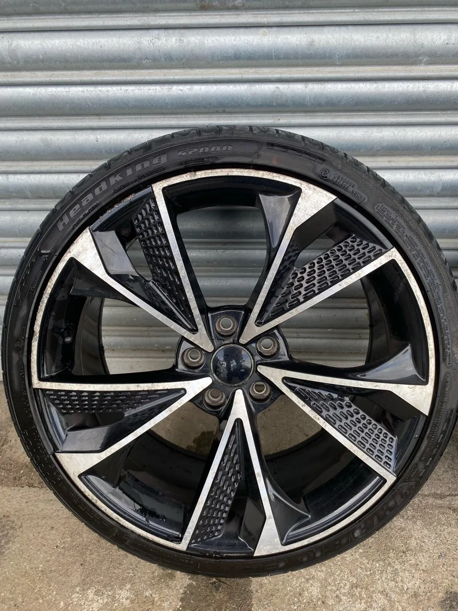19” alloy wheels with tyres - Image 2
