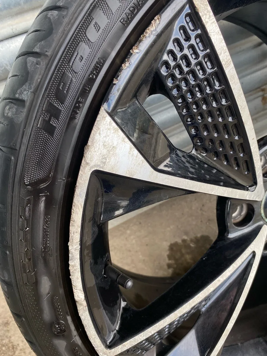 19” alloy wheels with tyres - Image 3