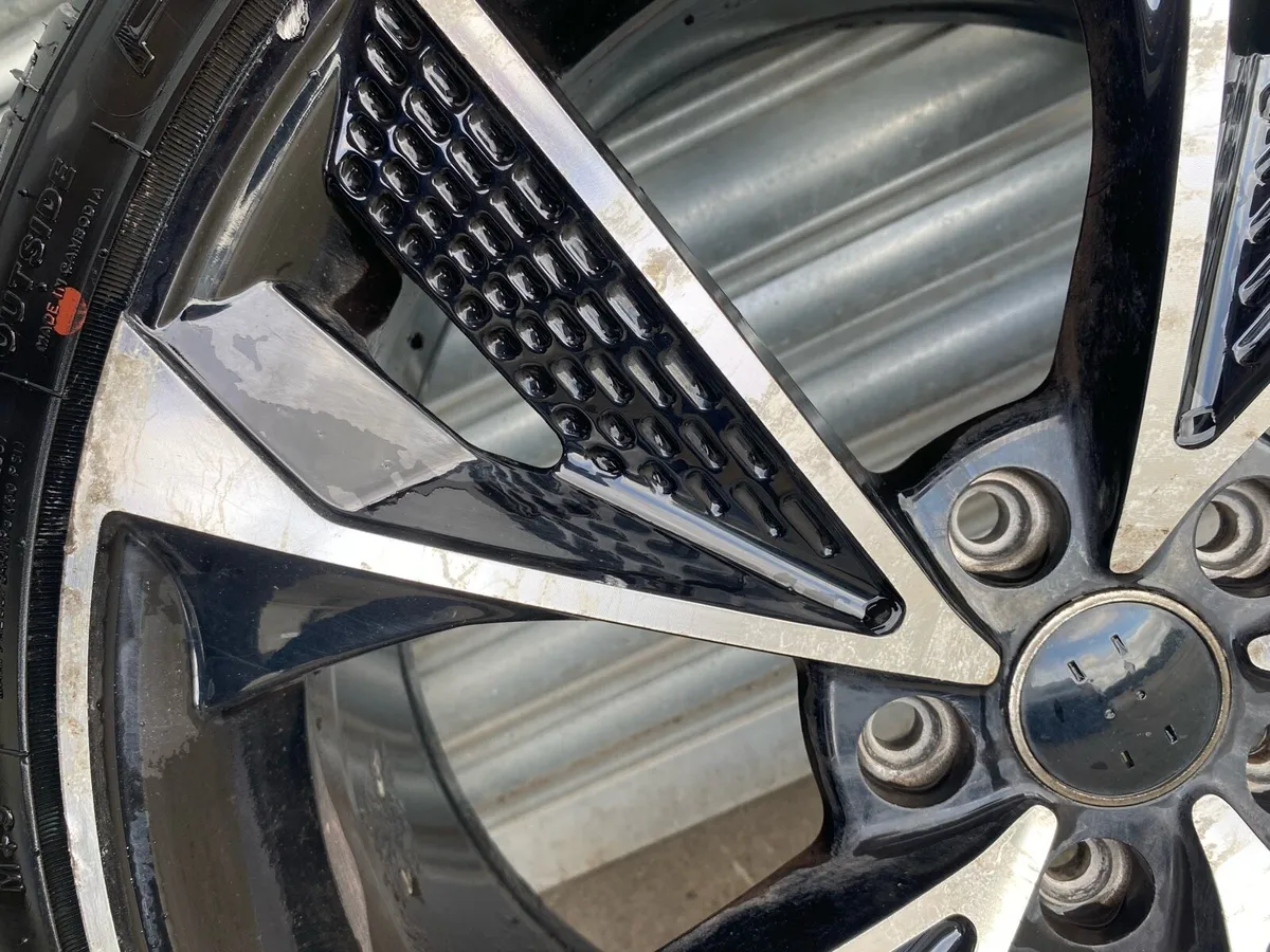 19” alloy wheels with tyres - Image 4