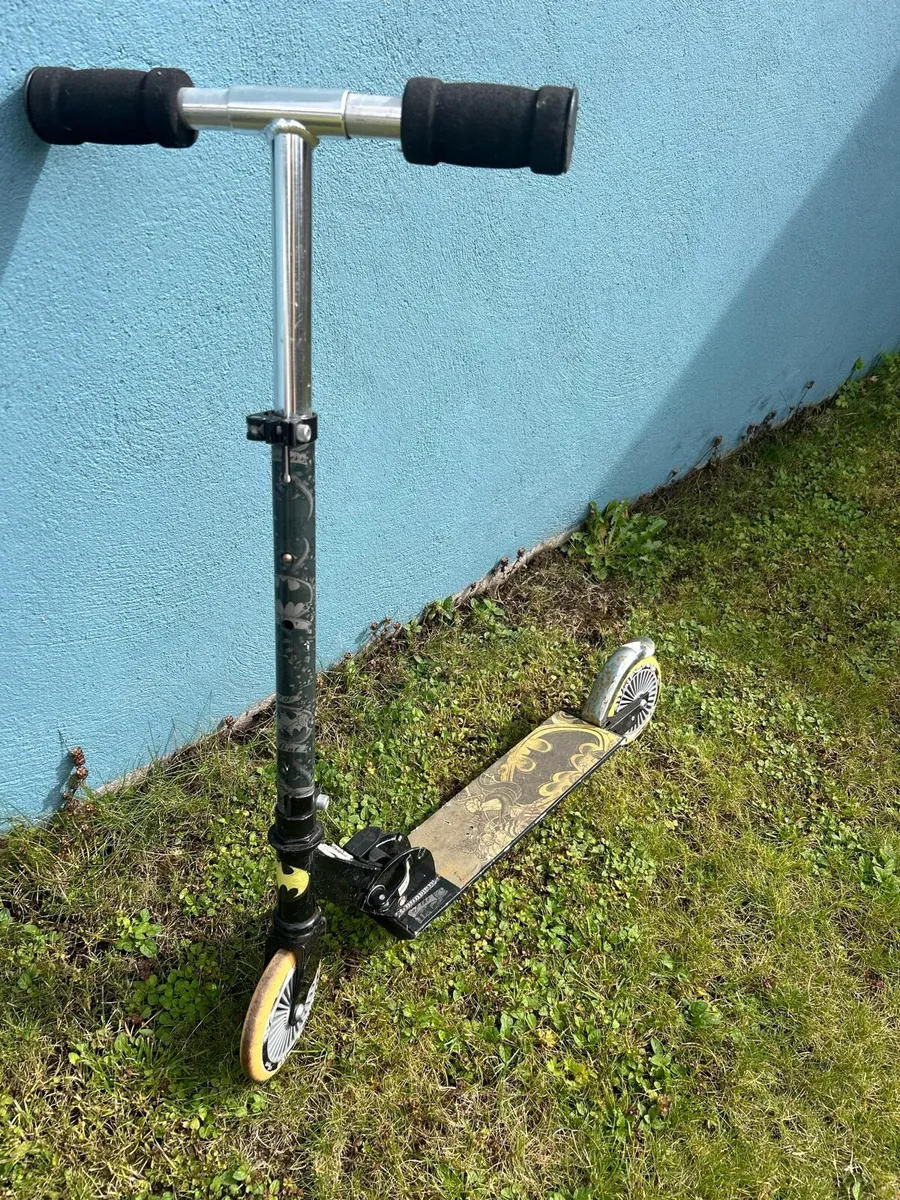 Kids’ Batman Scooter - Image 1