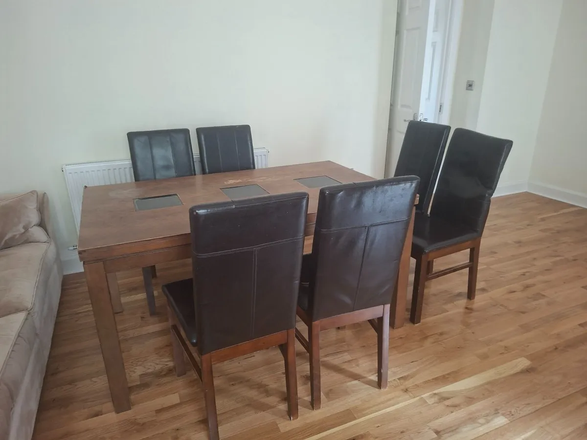 Table with 6 chairs - Image 2