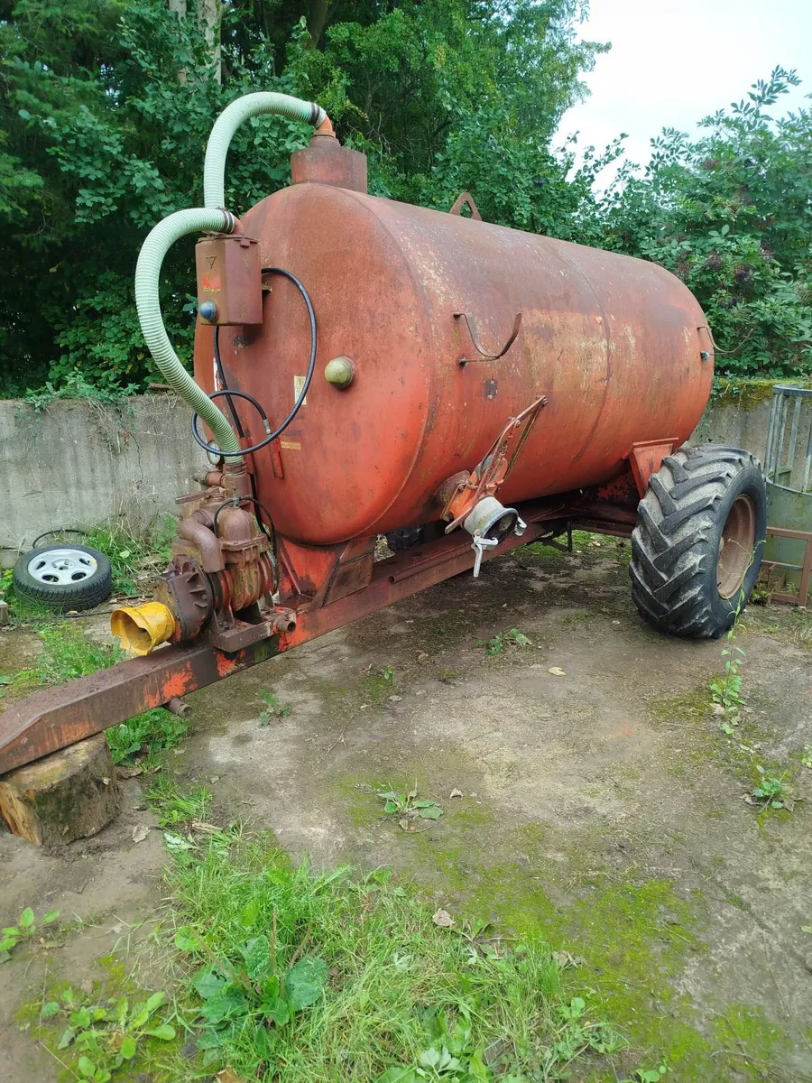 Slurry tanker - Image 1