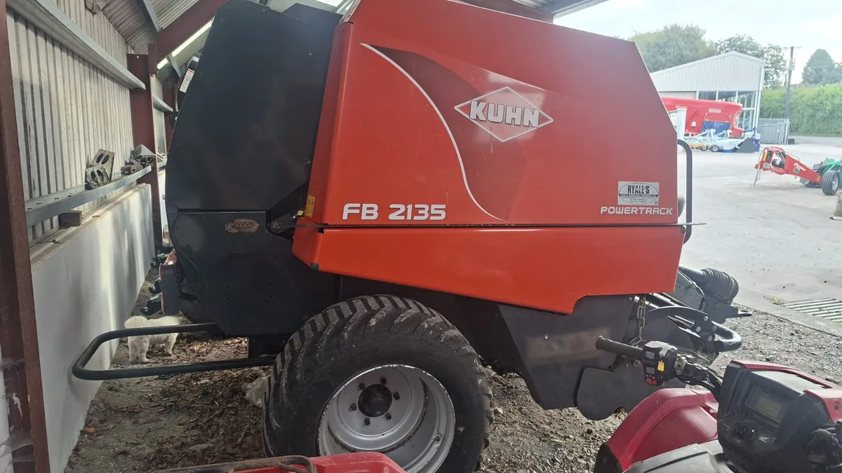 KUHN FB2135 Baler - Image 3