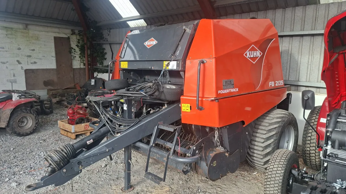 KUHN FB2135 Baler - Image 1