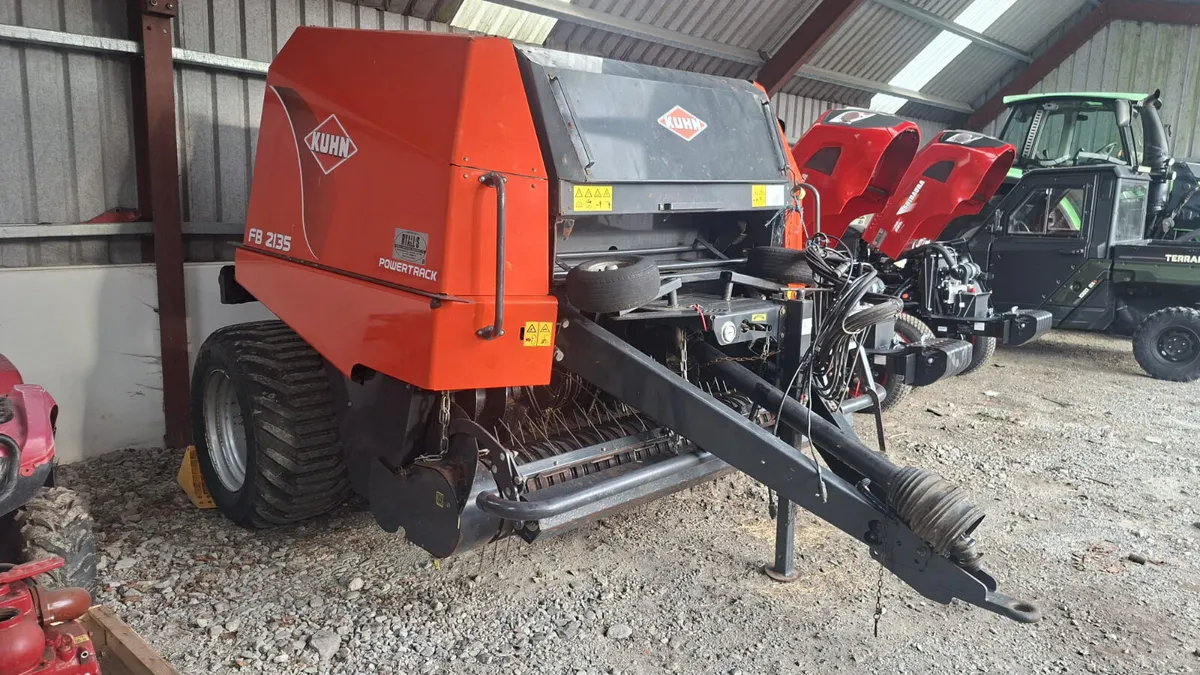 KUHN FB2135 Baler - Image 2