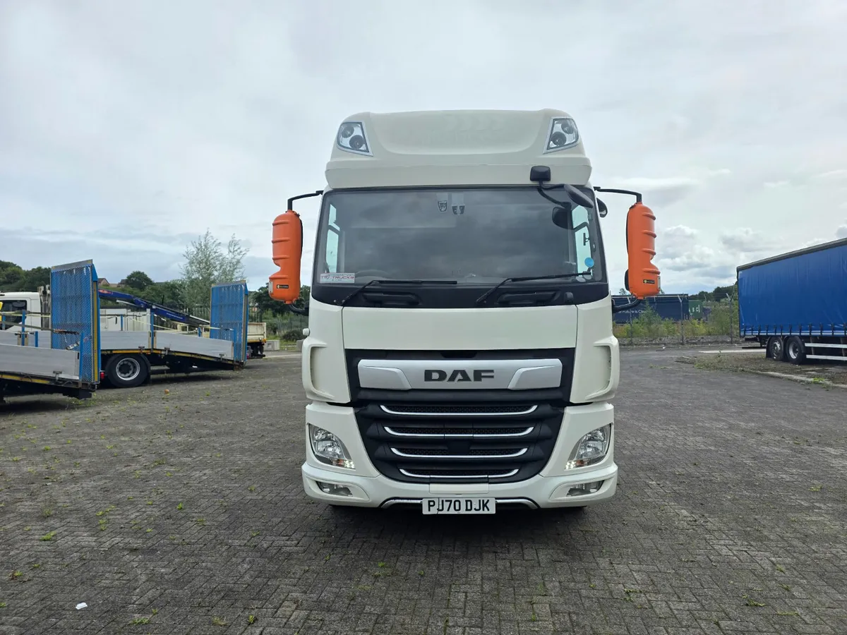 2020 DAF CF 360 18000kg gross space cab sleeper - Image 2