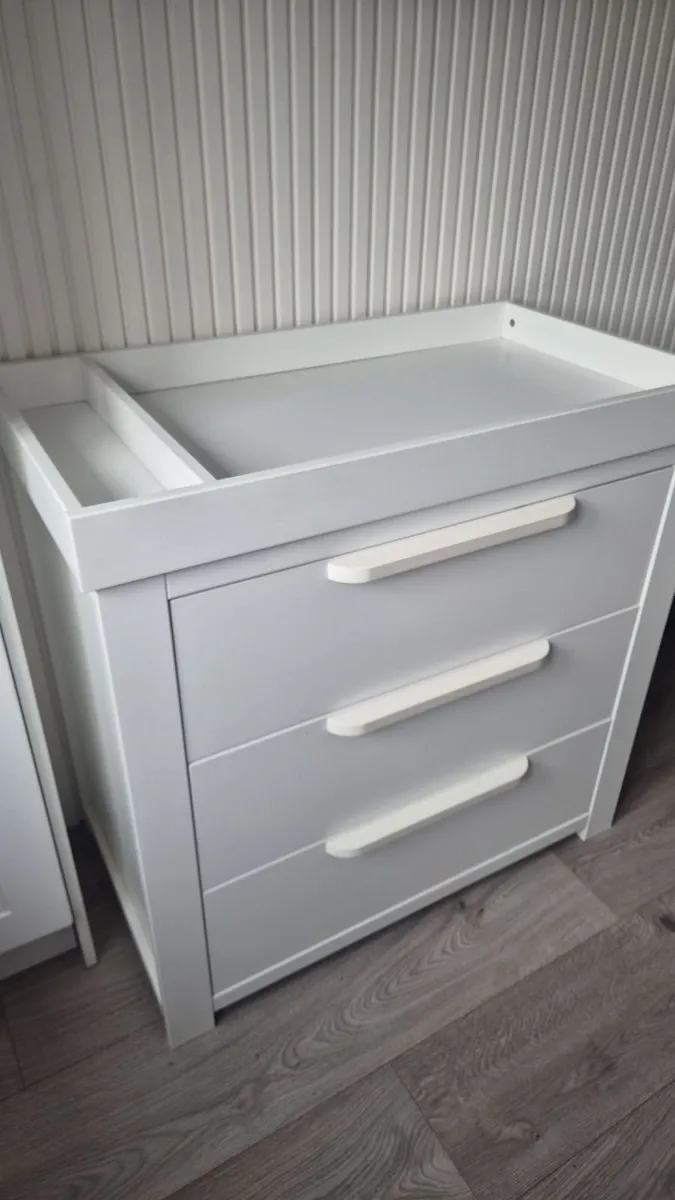 Baby changing unit - Image 1