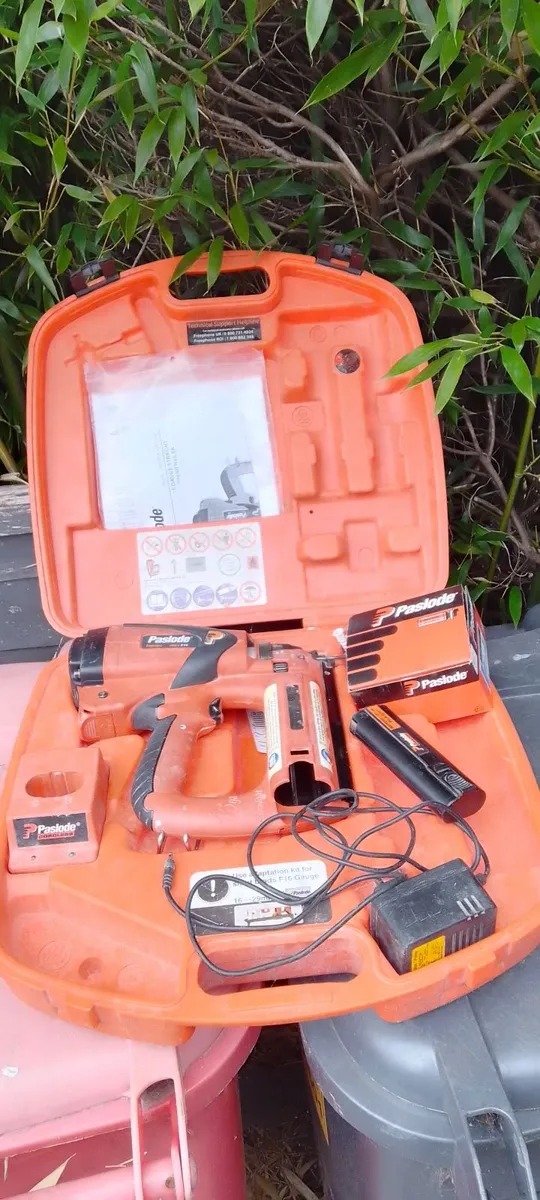 Paslode finish nail gun - Image 1