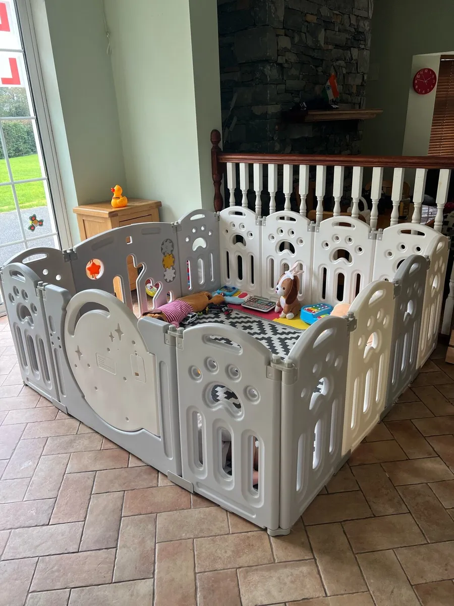 play pen - Image 2