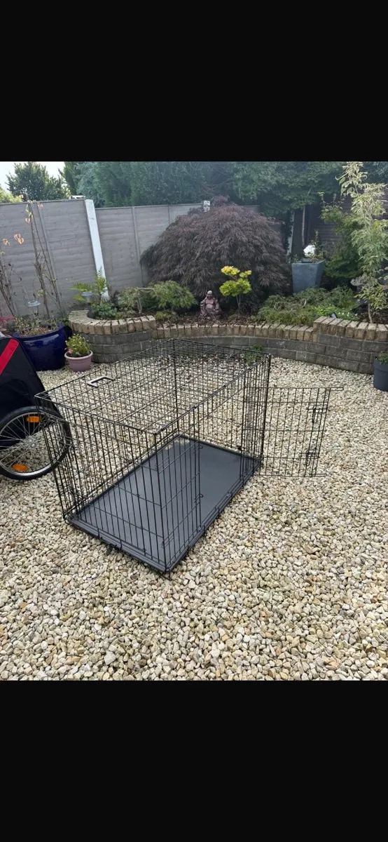 Large dog crate - Image 1