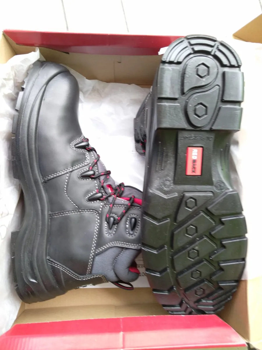 Safety boots size 9 - Image 1