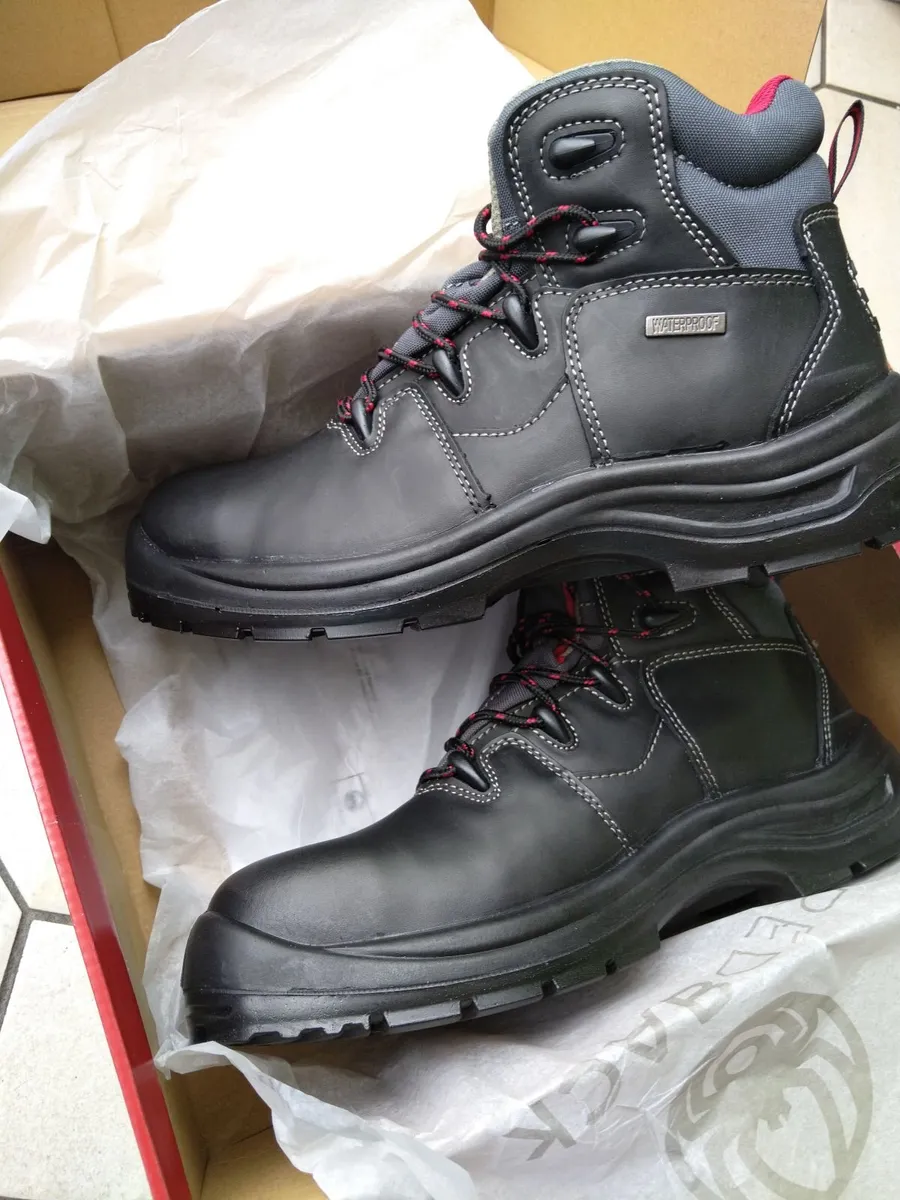 Safety boots size 9 - Image 3