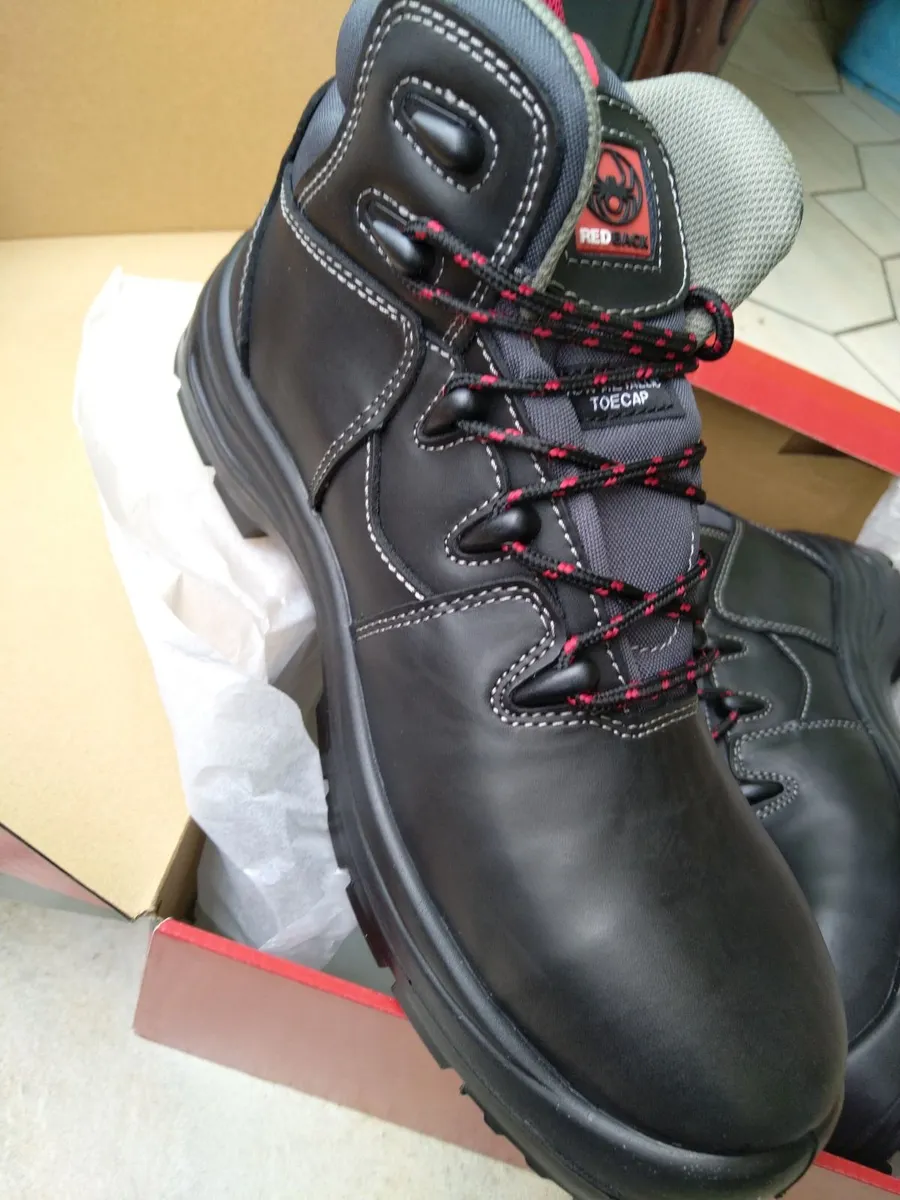 Safety boots size 9 - Image 2