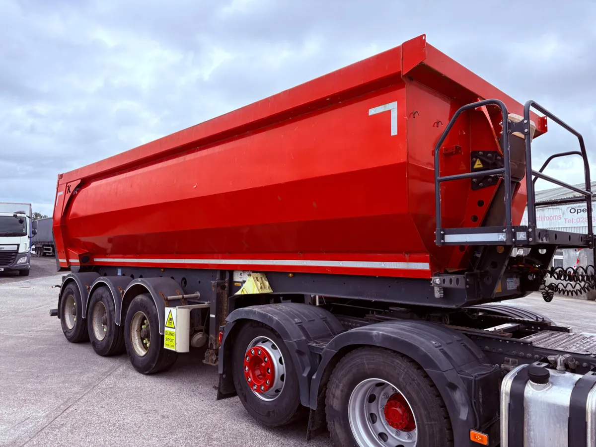 2019 Kassbohrer half pipe tipping trailer - Image 1