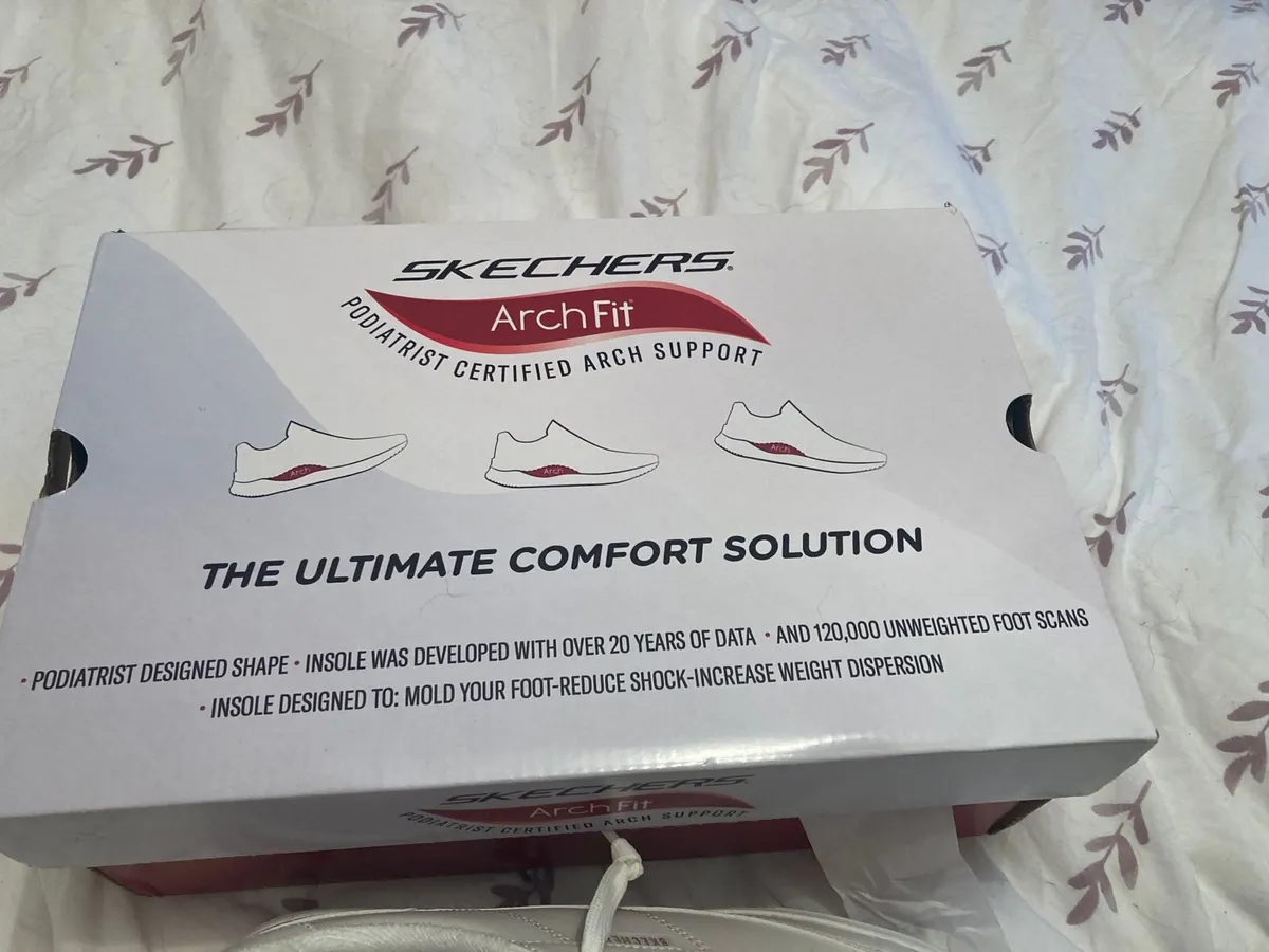 Skechers Trainers size 8 Brand New - Image 3