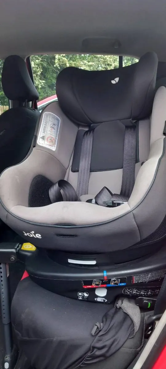 Joie toddler swivel car seat - Image 1