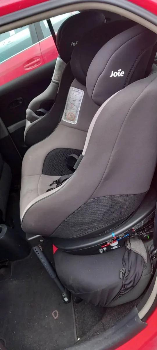 Joie toddler swivel car seat - Image 2