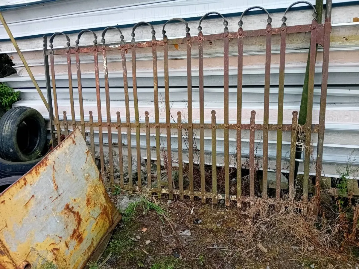 Old gates - Image 2