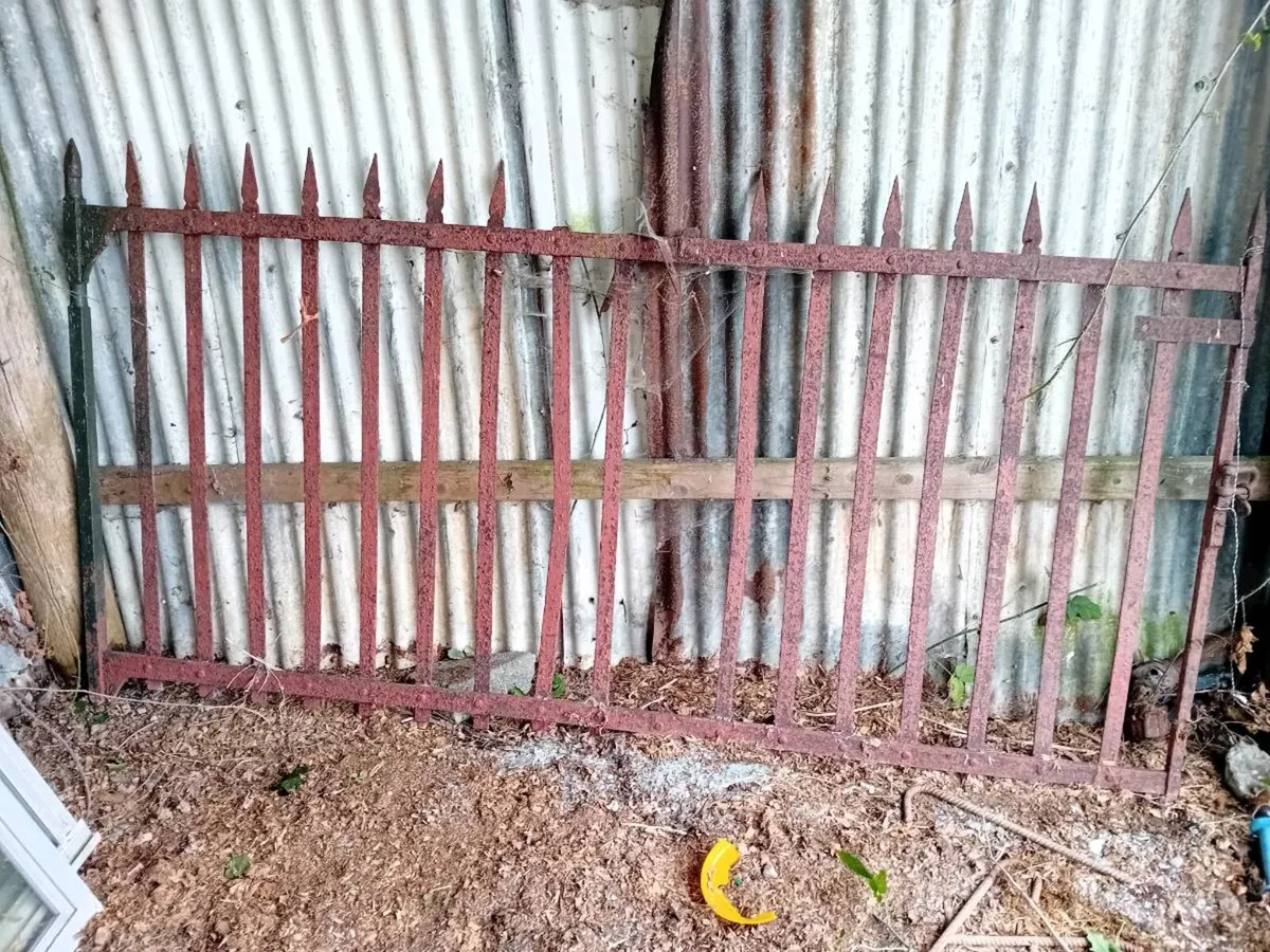 Old gates - Image 3