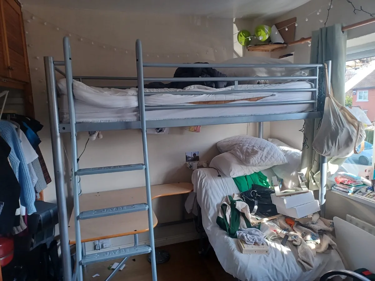 Bed - Image 1
