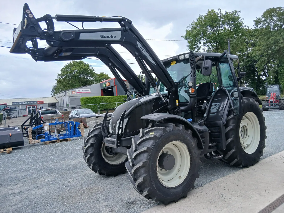2017 Valtra N163v - Image 4
