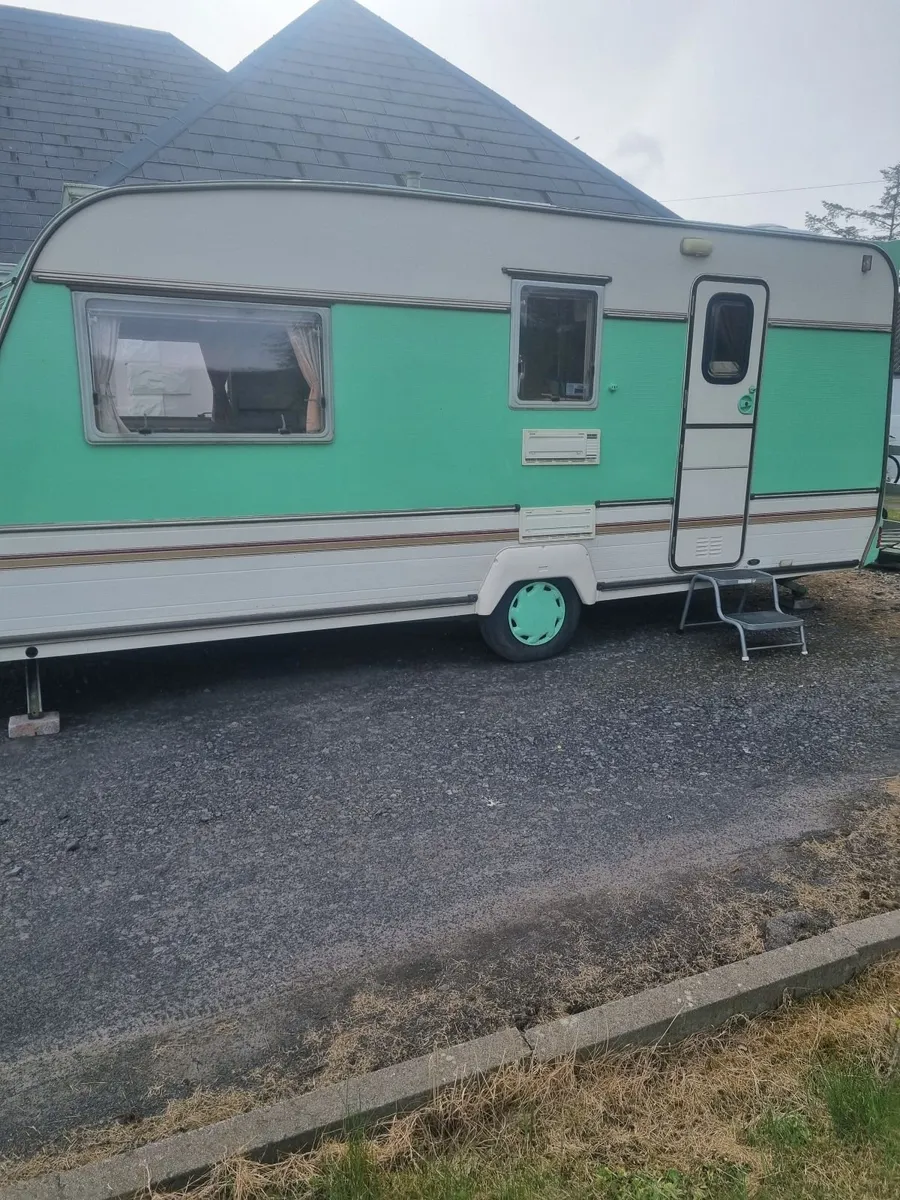 Retro Caravan - Image 1