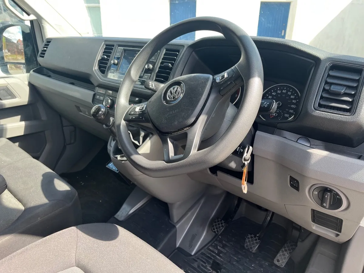 Volkswagen Crafter 2021 - Image 2