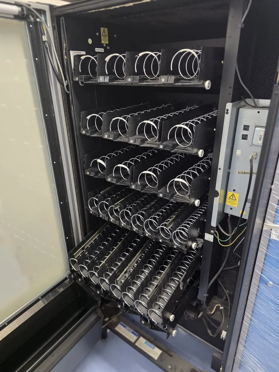 Combination vending machine - Image 3