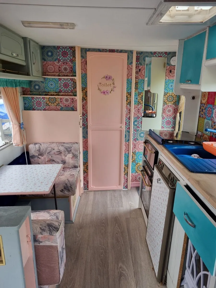 Retro Caravan - Image 3