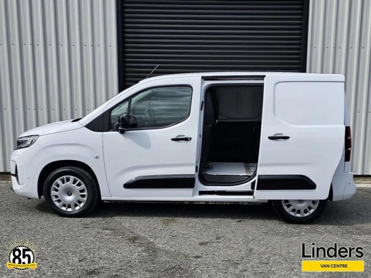 Opel Combo SPORTIVE- 1 OWNER - Image 3