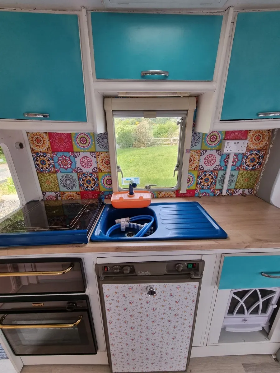 Retro Caravan - Image 4