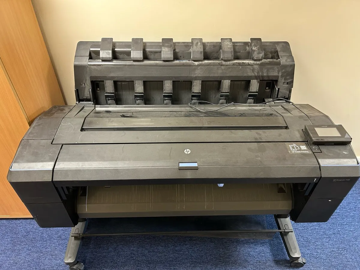 HP Design Jet T930 - Printer / Plotter - Image 1