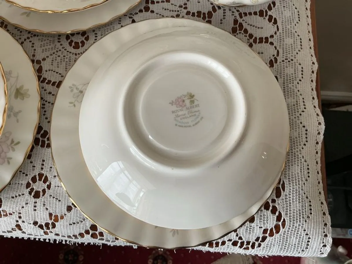 Vintage Royal Albert tea set in the Meadow flower pattern - Image 4
