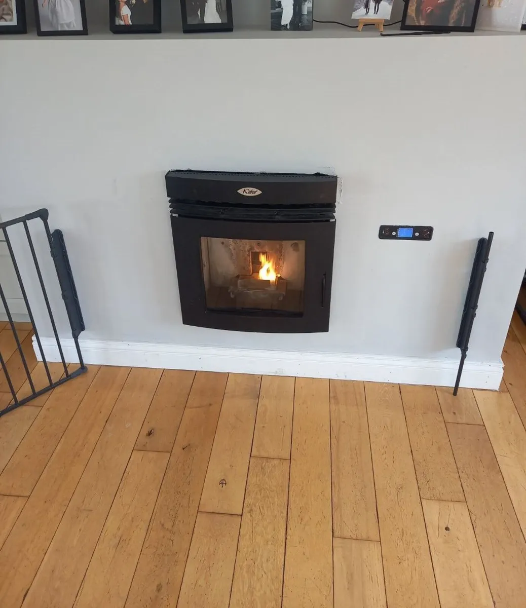 Insert wood pellet stove, 13kw, perfect condition - Image 2