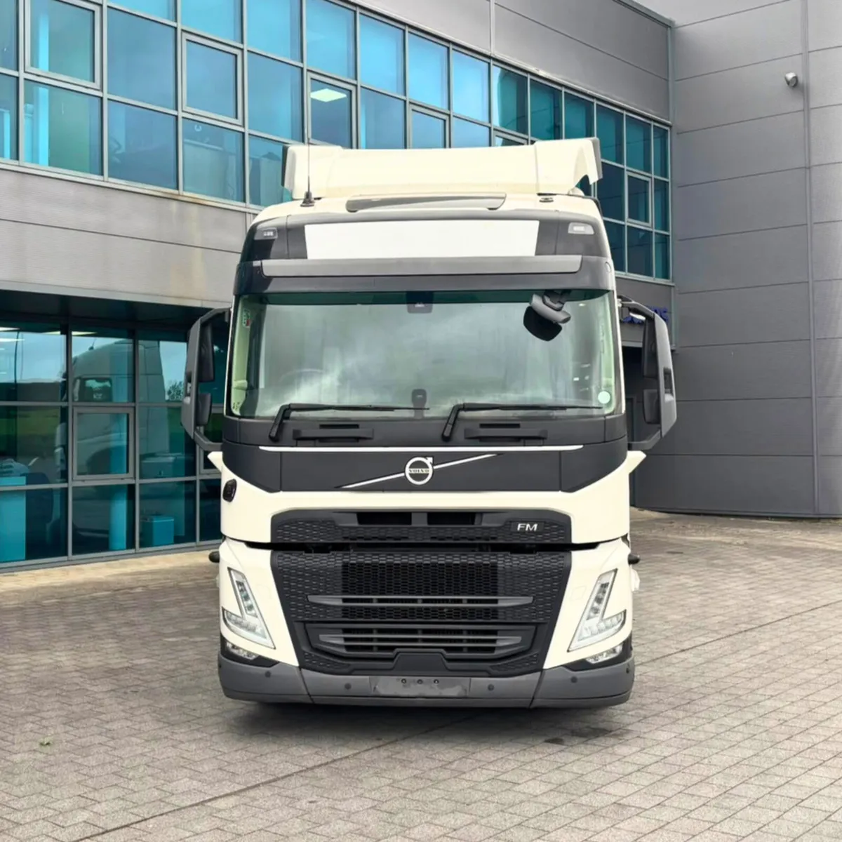 Volvo FM460 - Image 2