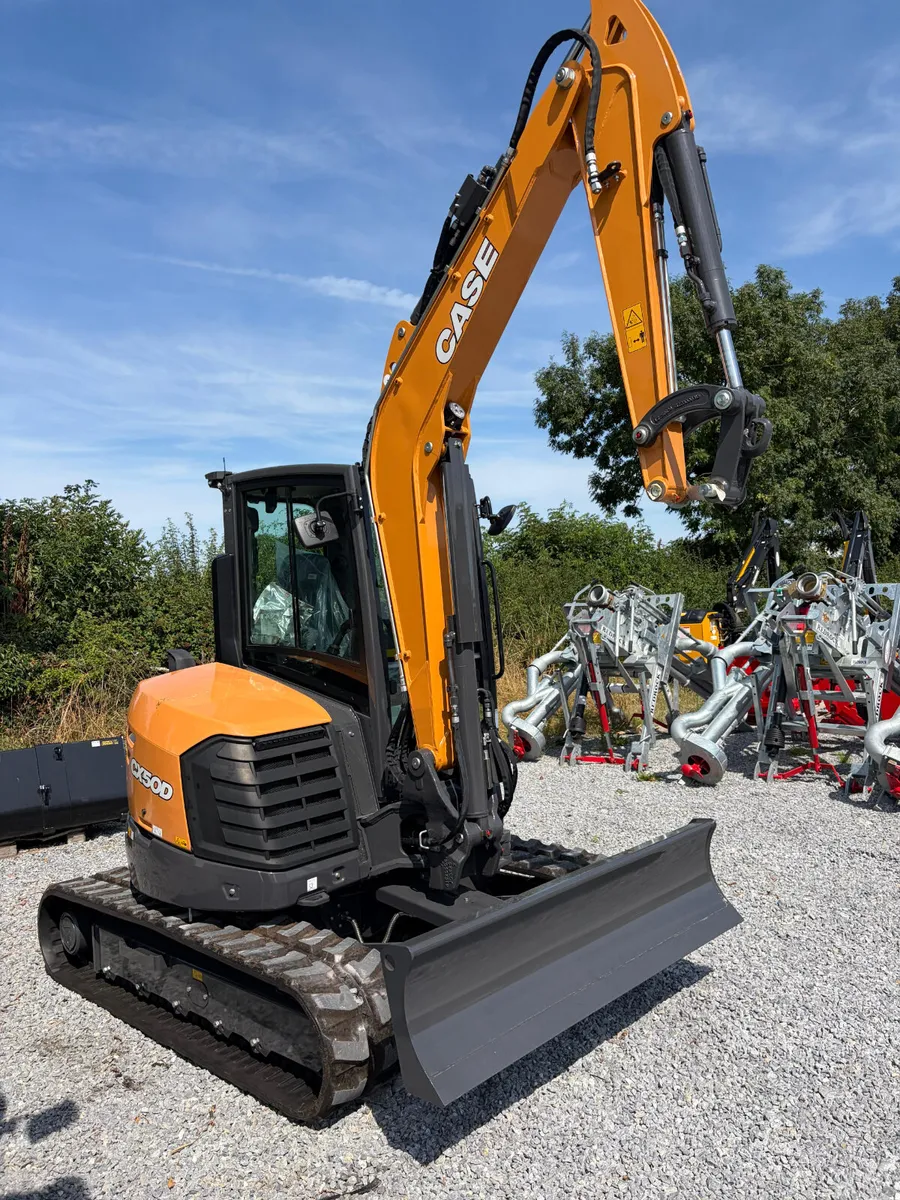 CASE CX50D Mini Excavator - Image 4