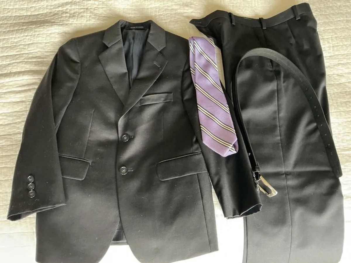 Boys Navy wool suit age 8 - Image 2