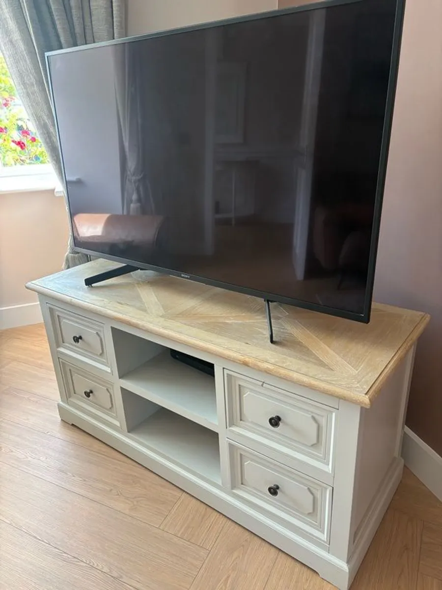 Media unit - Image 1