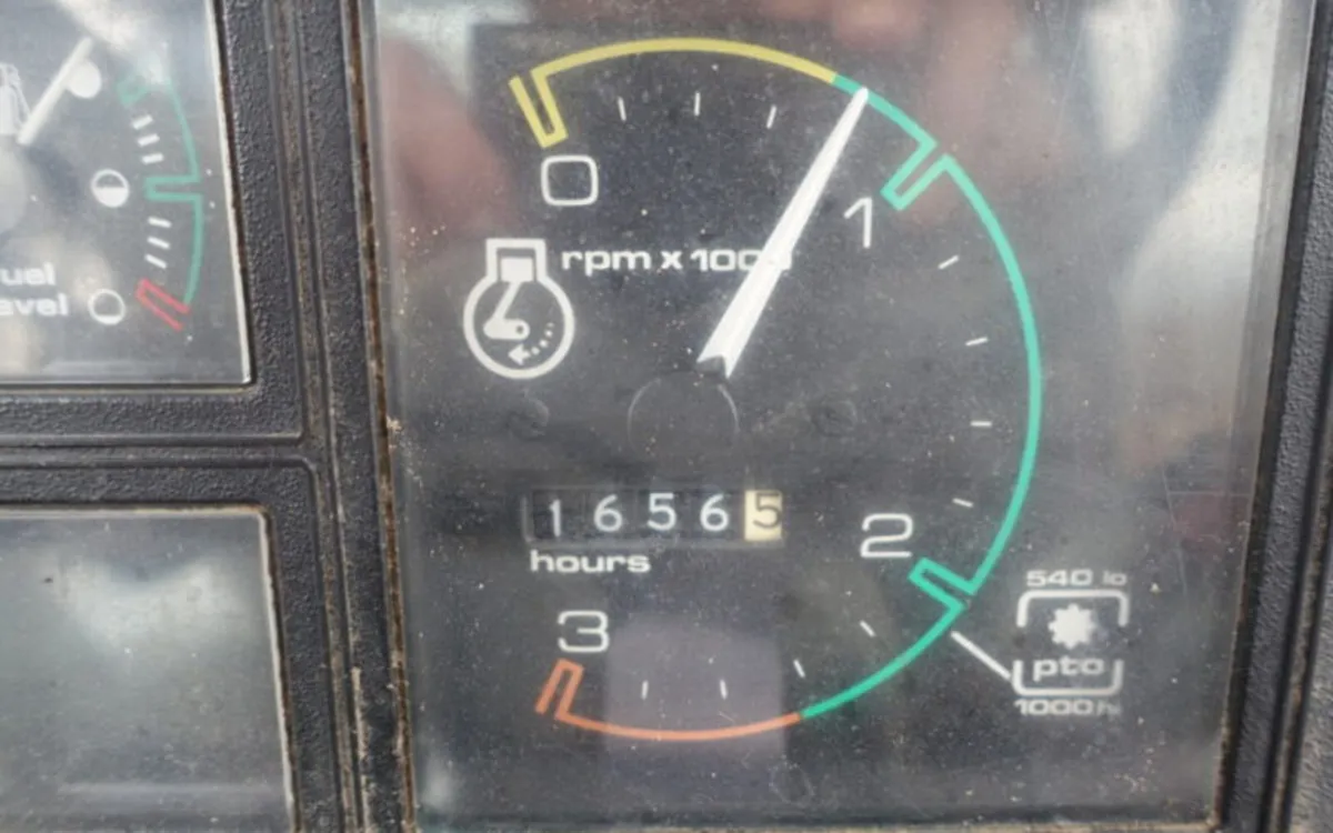CASE 1594 2WD HYDRASHIFT "COMMEMORATIVE EDITION" - Image 3