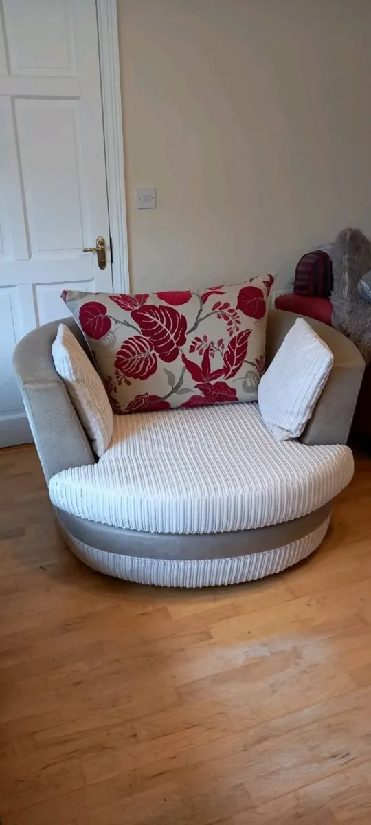 Double Swivel Chair (as new) - Image 1
