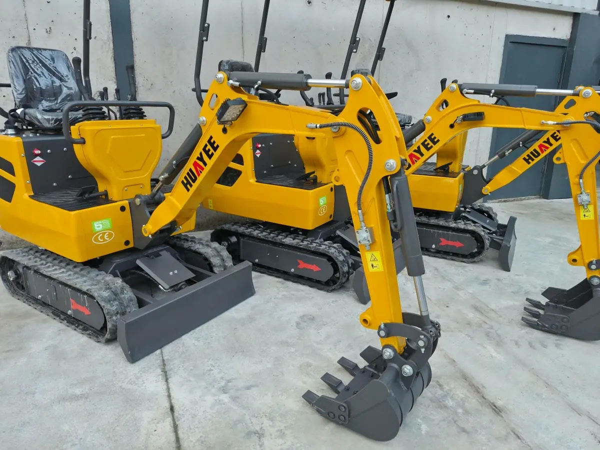 1 Tonne Micro Digger Mini Diesel Excavator - Image 2