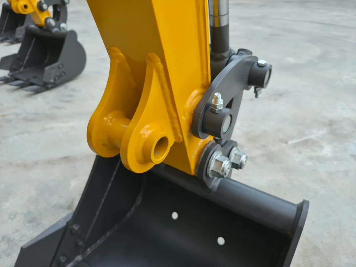 1 Tonne Micro Digger Mini Diesel Excavator - Image 4