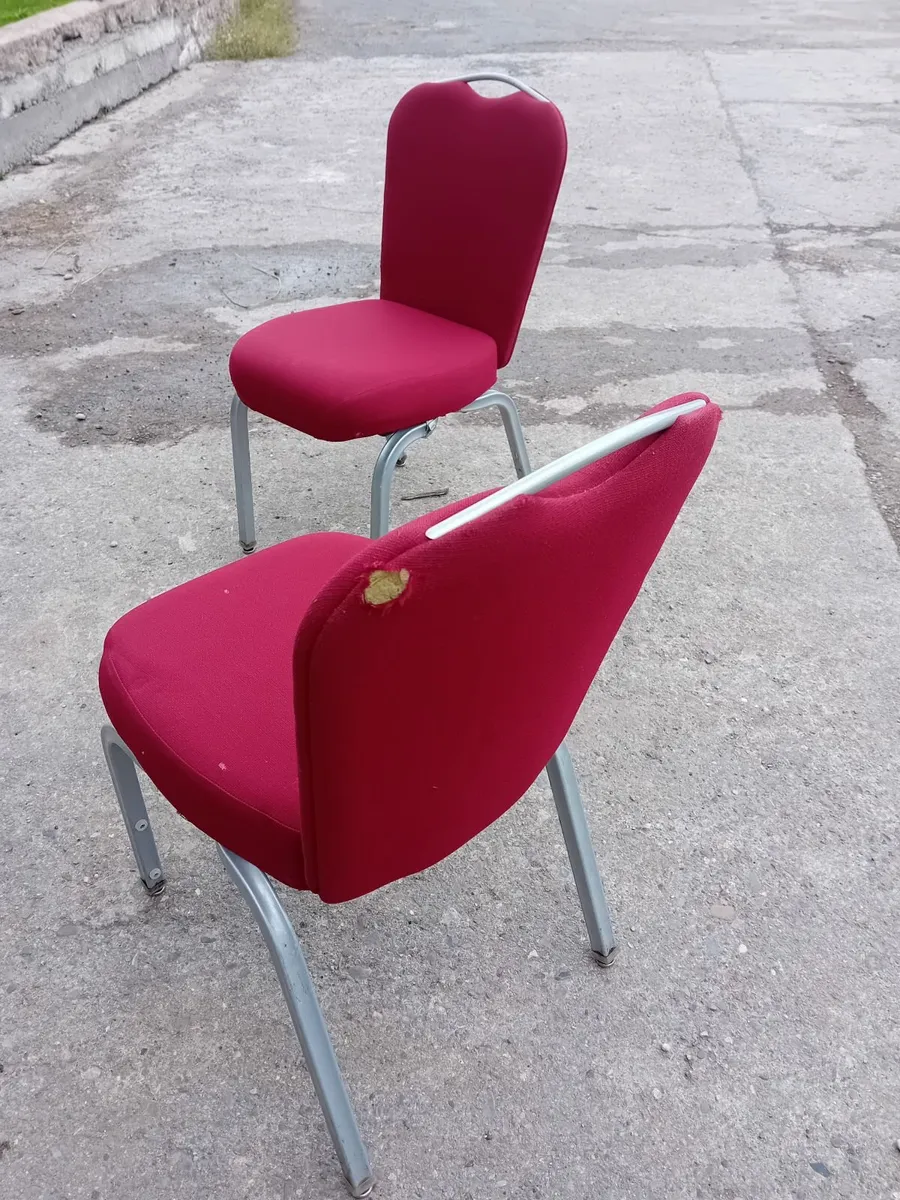 Red fabric banquet stacking chair - Image 2
