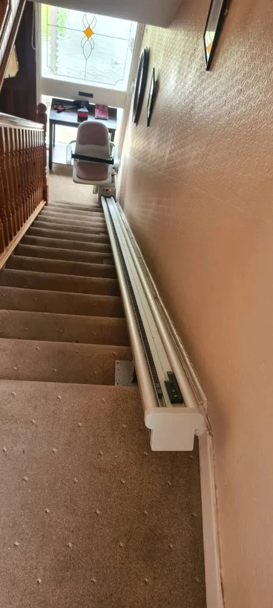 Stair lift free to take away. - Image 2