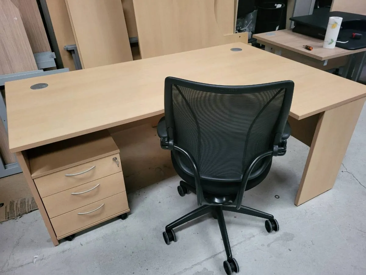 XL Office Desks. 1800 x 1200. Mint Condition - Image 2