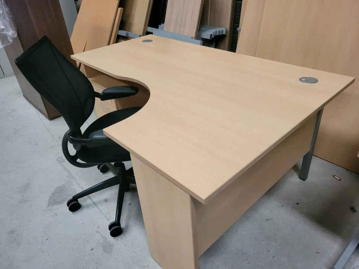 XL Office Desks. 1800 x 1200. Mint Condition - Image 3