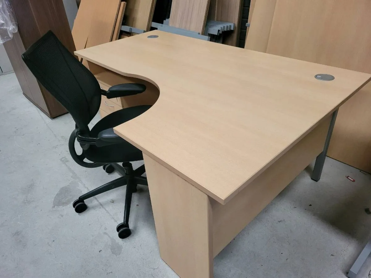 XL Office Desks. 1800 x 1200. Mint Condition - Image 4