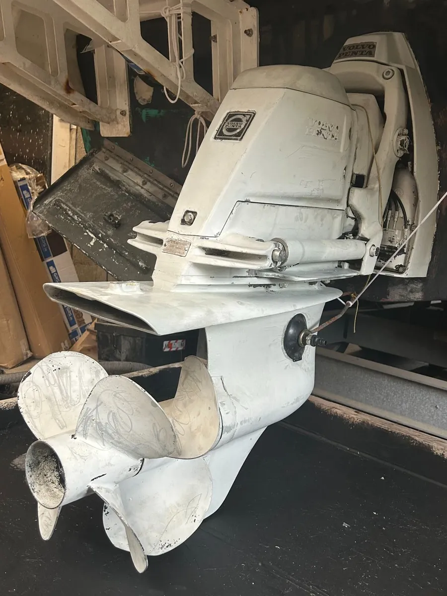 Volvo Penta D3-220 Engine & DPS-A Stern Drive - Image 4