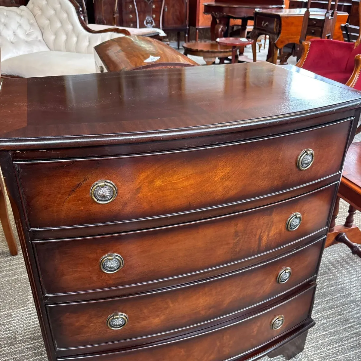 Serpentine mahogany chest of four drawers, beautif - Image 2